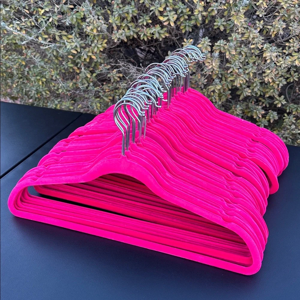 Velvet hangers heavy duty set of 50 count, used-great condition.